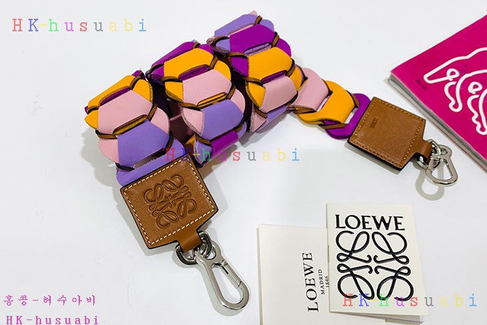 NEW 로에베 가죽 스트랩  LW 399243