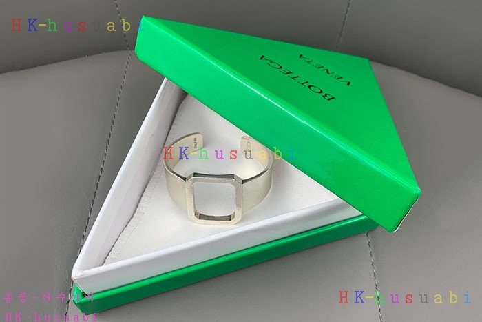 NEW 보테가베네타 팔찌 신상 BV 67550
