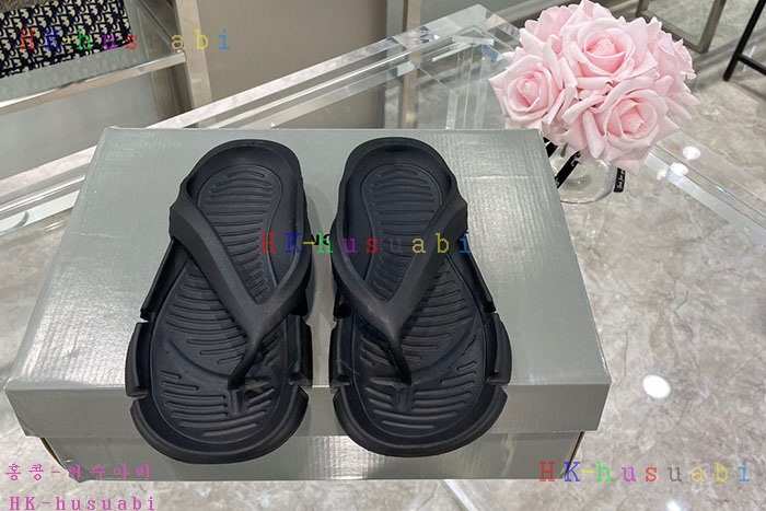 NEW 발렌시아가 슬리퍼 신상 B 889651