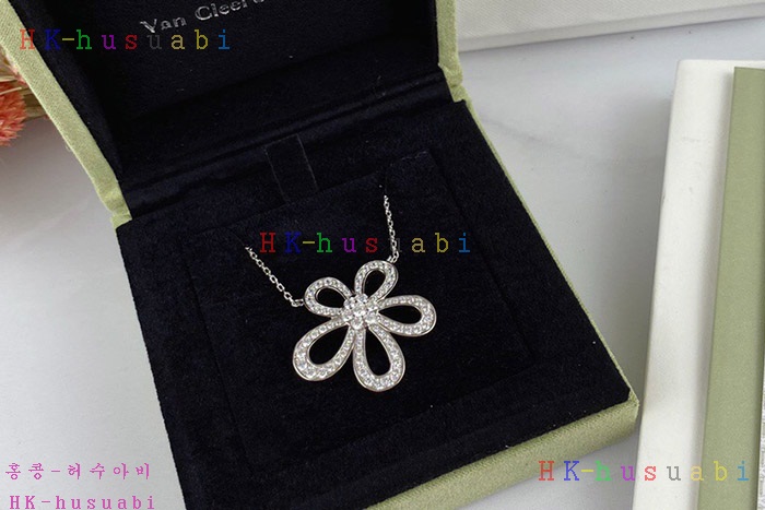 NEW 반클리에 앤 아펠 목걸이  V 655511