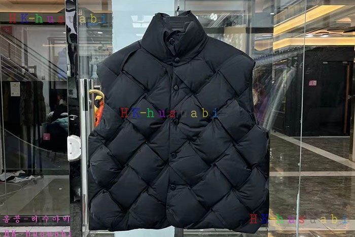 NEW 보테가베네타 패딩조끼 신상 BV 825011