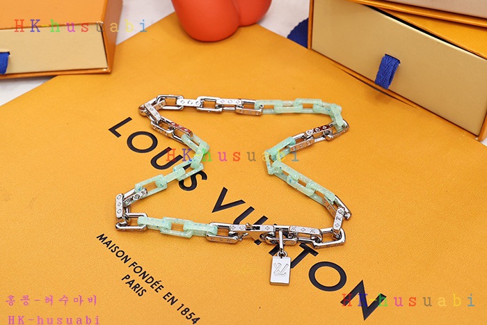 NEW 루이비통 목걸이 신상  LV 824449