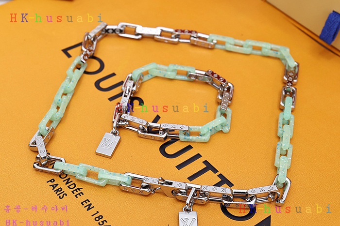 NEW 루이비통 목걸이 신상  LV 824449