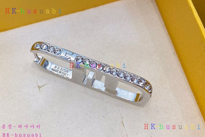 NEW 펜디 귀걸이 신상 FD 968226