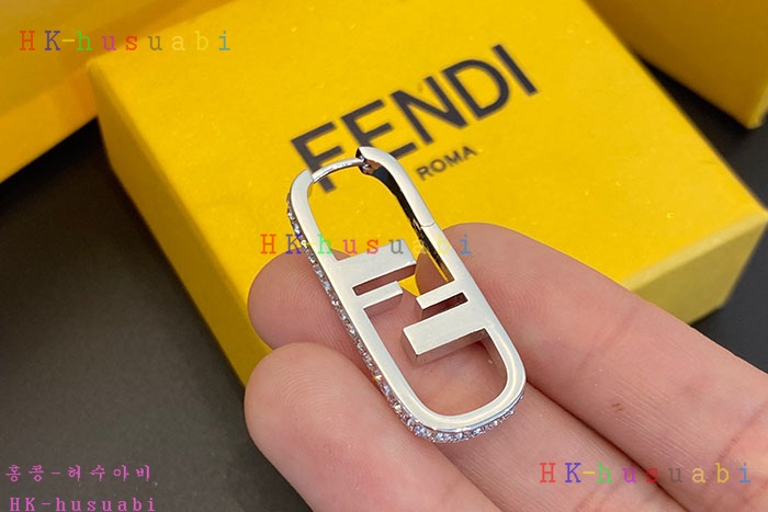 NEW 펜디 귀걸이 신상 FD 968226