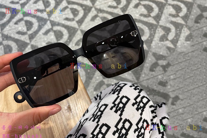 NEW 디올 선글라스 신상 DR 582212