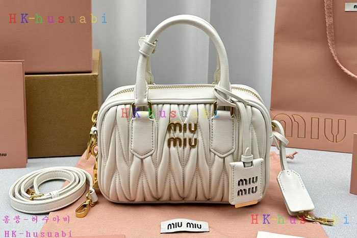 ★미러급★미우미우 마테라쎄 나파 가죽 탑 핸들 백 5BB123-2