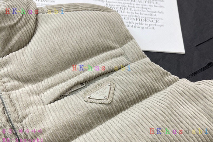 NEW 프라다 패딩조끼 신상 P 8570223