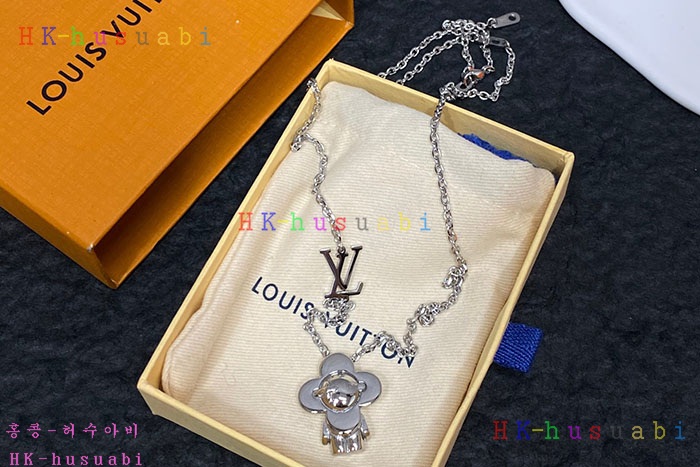 NEW 루이비통 목걸이 신상 LV 104523
