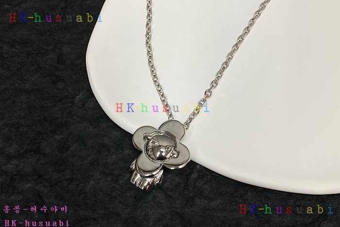NEW 루이비통 목걸이 신상 LV 104523