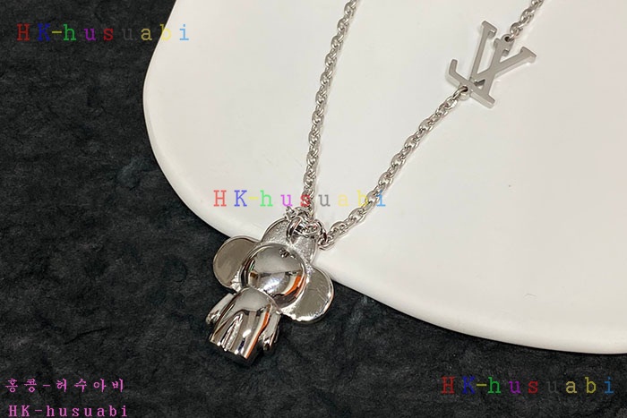 NEW 루이비통 목걸이 신상 LV 104523
