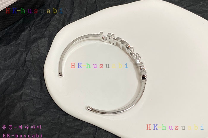 NEW 미우미우 팔찌 신상 MU 8557012
