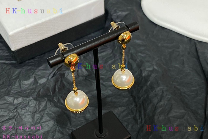 NEW 미우미우 귀걸이 신상 MU 8557025