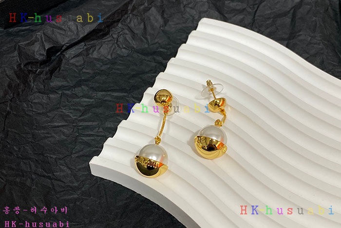 NEW 미우미우 귀걸이 신상 MU 8557025