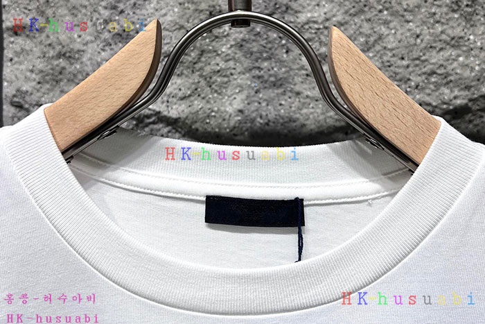 NEW 프라다 반팔티 신상 P 9289950