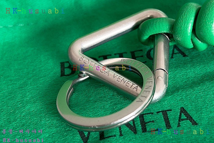 ★미러급★ 보테가베네타 키링 백참 신상 BV 692204