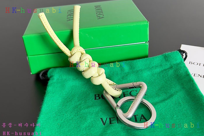★미러급★ 보테가베네타 키링 백참 신상 BV 692204