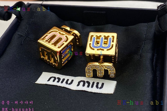 NEW 미우미우 귀걸이 신상 MU 258816