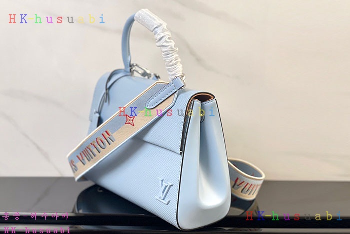 ★미러급★루이비통 클루니  M22617 (사이즈선택)