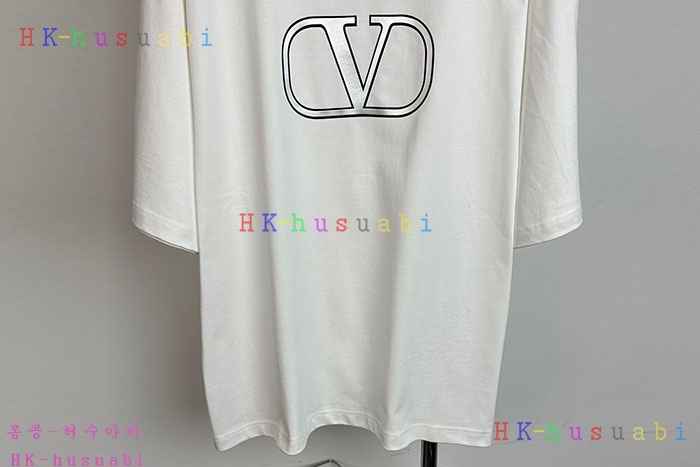 NEW 발렌티노 반팔티 신상 V 558918