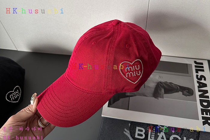 NEW 미우미우 모자 신상 M 9566807