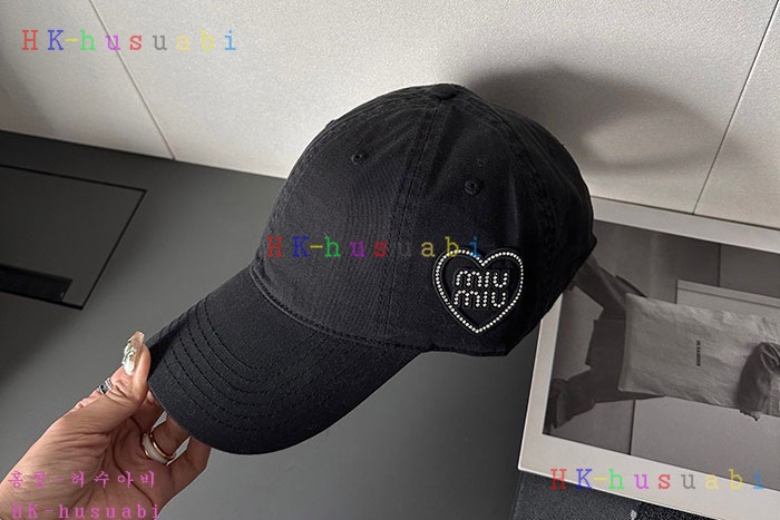 NEW 미우미우 모자 신상 M 9566807