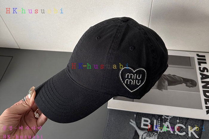 NEW 미우미우 모자 신상 M 9566807